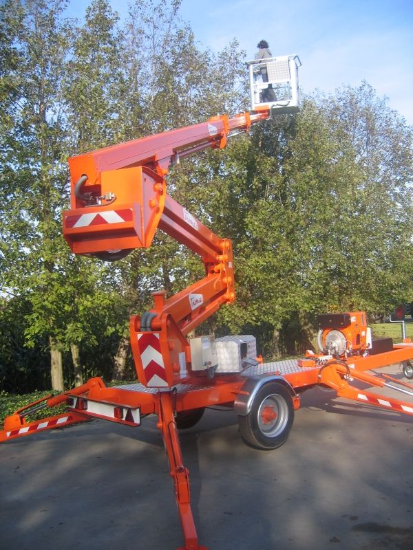 Nacelle tractable polyvalente pour travaux de façade et toiture