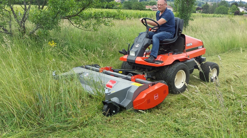 Broyeur à fléaux BMF120 avec rouleau arrière réglable en hauteur