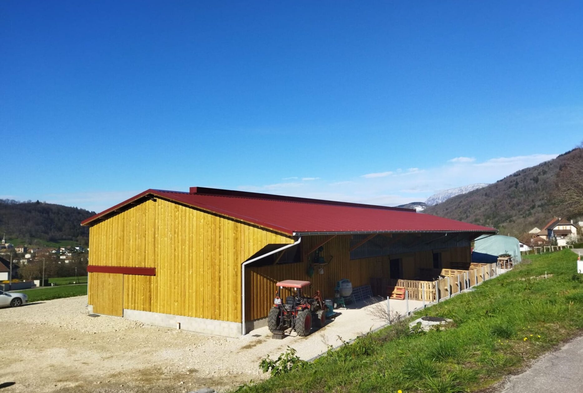 Bâtiment pour chèvres modulaire et durable en bois - Sur mesure selon vos besoins agricoles - ROINE_2