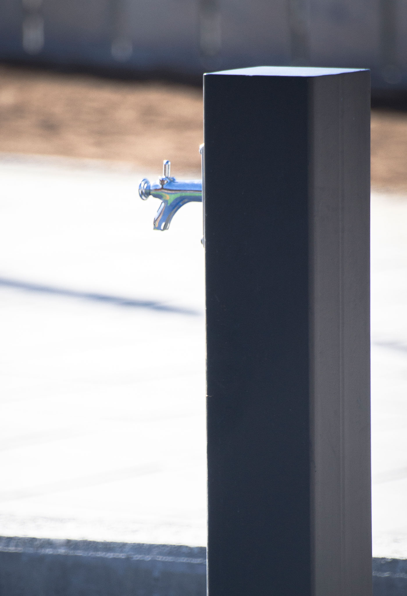Fontaine à boire Atlas UM511-1M - structure carrée en acier traité anticorrosion_2