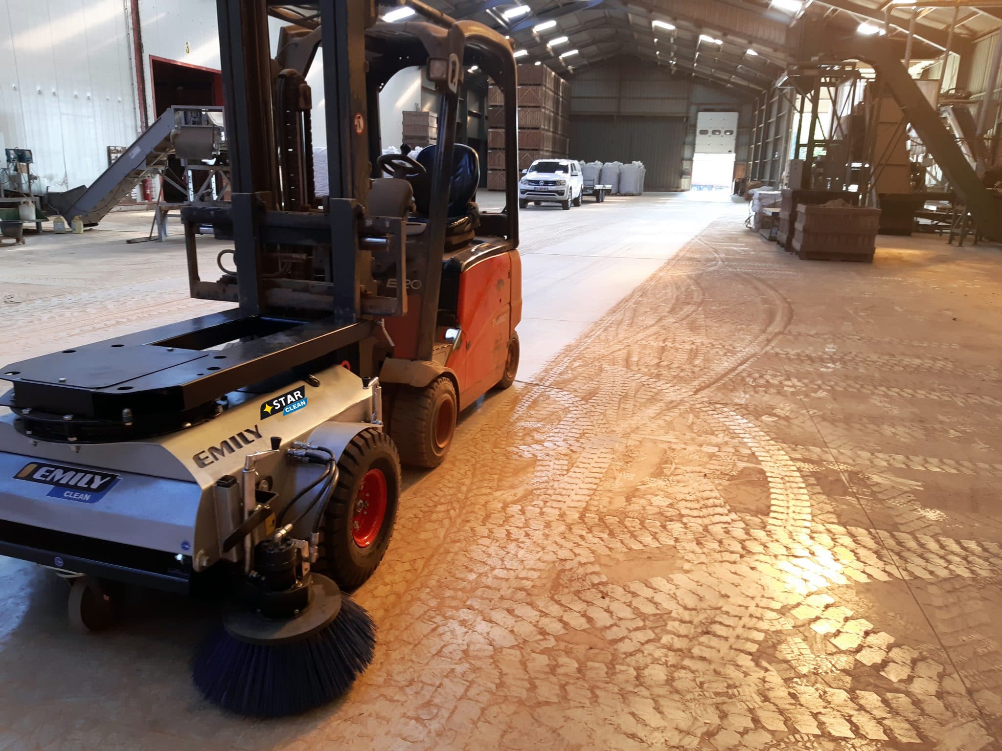 Balayeuse ramasseuse industrielle sans connexion star'clean pour chariot élevateur - emily clean_2