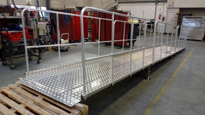Rampes d'accès démontable en aluminium de fabrication française pour matériels roulants_0