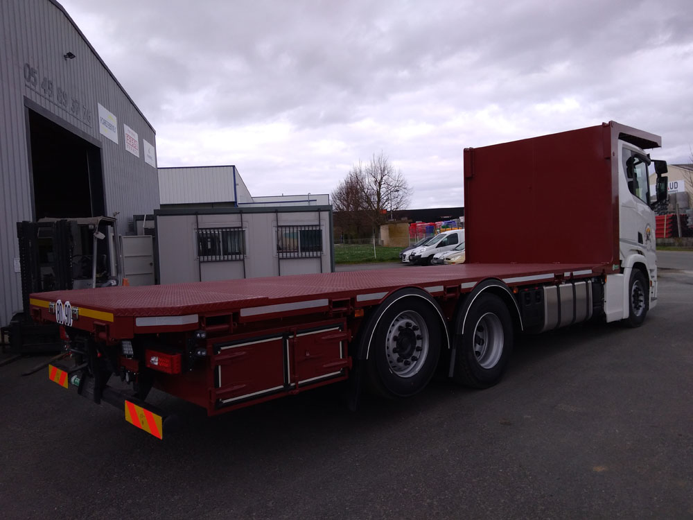 Plateau-paille avec brancard acier renforcé pour sangles latérales