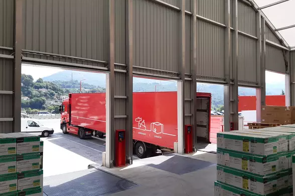 Couverture industrielle pour vos quais de chargement - Neivalu Oxygen_2