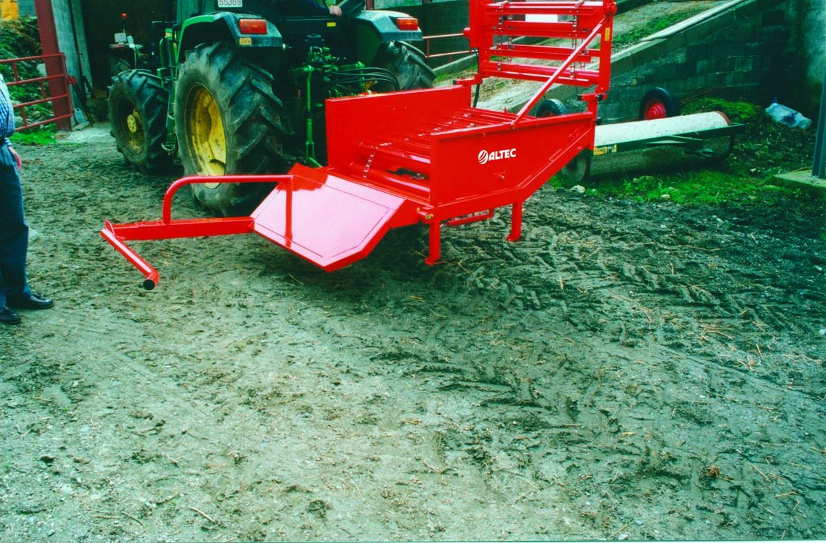 Dérouleuse fixe adaptée aux petits tracteurs