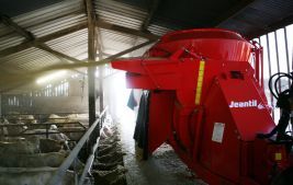 Mélangeuse avec distribution directe avant droite Jeantil