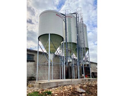 Silo d'élevage à cône axial de 60° pour l'alimentation des veaux  Capacité 20m3, 26m3 ou 30m3 - Poudre de lait_2