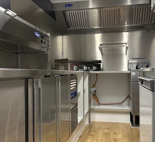 Remorque Food Truck 3,60m personnalisable - Équipée pour restaurant mobile_2