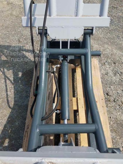 Outil agricole pour balles enrubannées, attelage euro ou mailleux