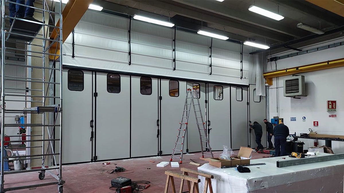 Porte pliante industrielle - Panneaux rigides anti-cambriolage - Hermétique et sécurisée_2