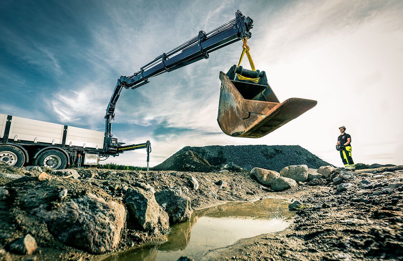 Grue de 21,1 tm avec système de commande à distance HIAB HiDuo