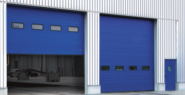 Porte sectionnelle industrielle Thermo – automatique, repliable en plafond, pleine, panneaux sandwich 45 mm avec portillon – isolation thermique et sonore_2