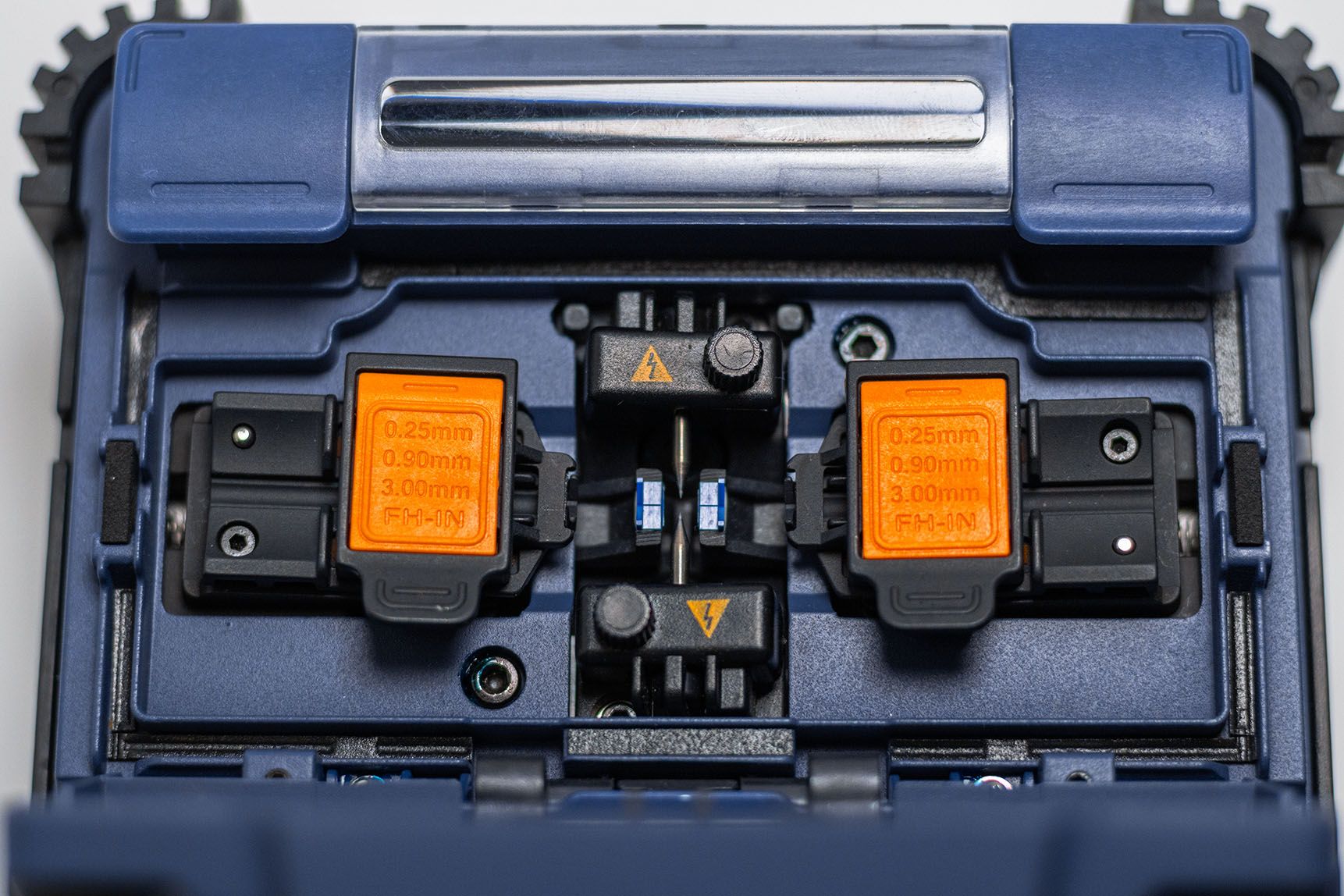 Soudeuse fibre optique gaine à gaine FUS-101 - Compacte, légère et précise pour épissures de haute qualité_2