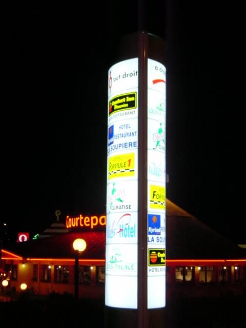 Totems publicitaires_2