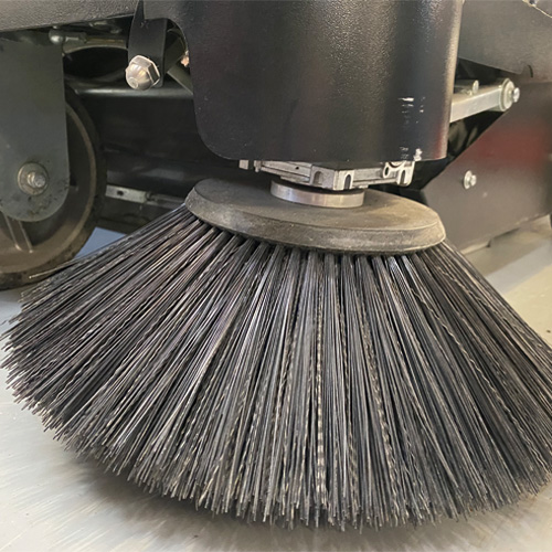 Balayeuse autoportée TS1300 PRO - rendement maximal réel de 7315/4389 m2/h - idéale pour grandes surfaces_2