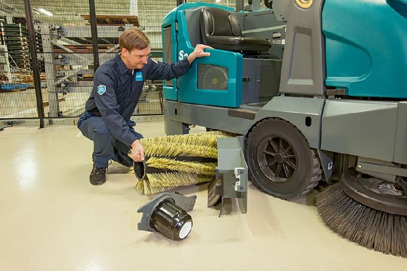 S30 Balayeuse TENNANT autoportée de taille moyenne_2