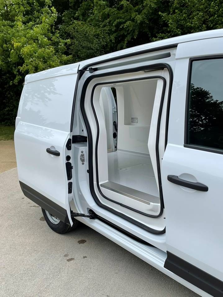 Véhicule frigorifique avec cellule intégrée IsoCity 1,6 ou 2,1m3 - Froid positif ou négatif - Renault Kangoo Van_2