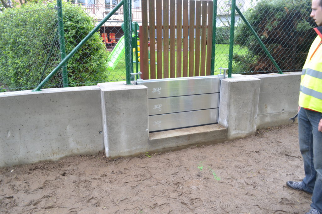 Système de protection anti-inondation FLO-DEM 80 - Maison individuelle et site industriel - Glissières latérales et poutrelles démontables_3