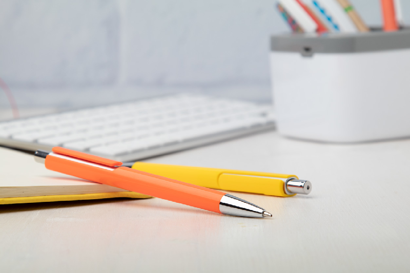 Stylo à bille en plastique coloré - Finitions chromées - Encre bleue - Couleur jaune_2