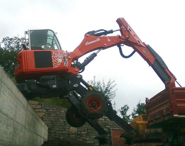 Pelle araignée R65 Super Power - compacte, moteur Kubota 100 Hp, adaptée pour grandes pentes_2