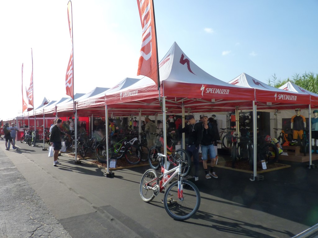 Tente publicitaire Eclipse™ 3x6 - E-Z UP - pour expositions, salons, événements en plein air et opérations marketing_2