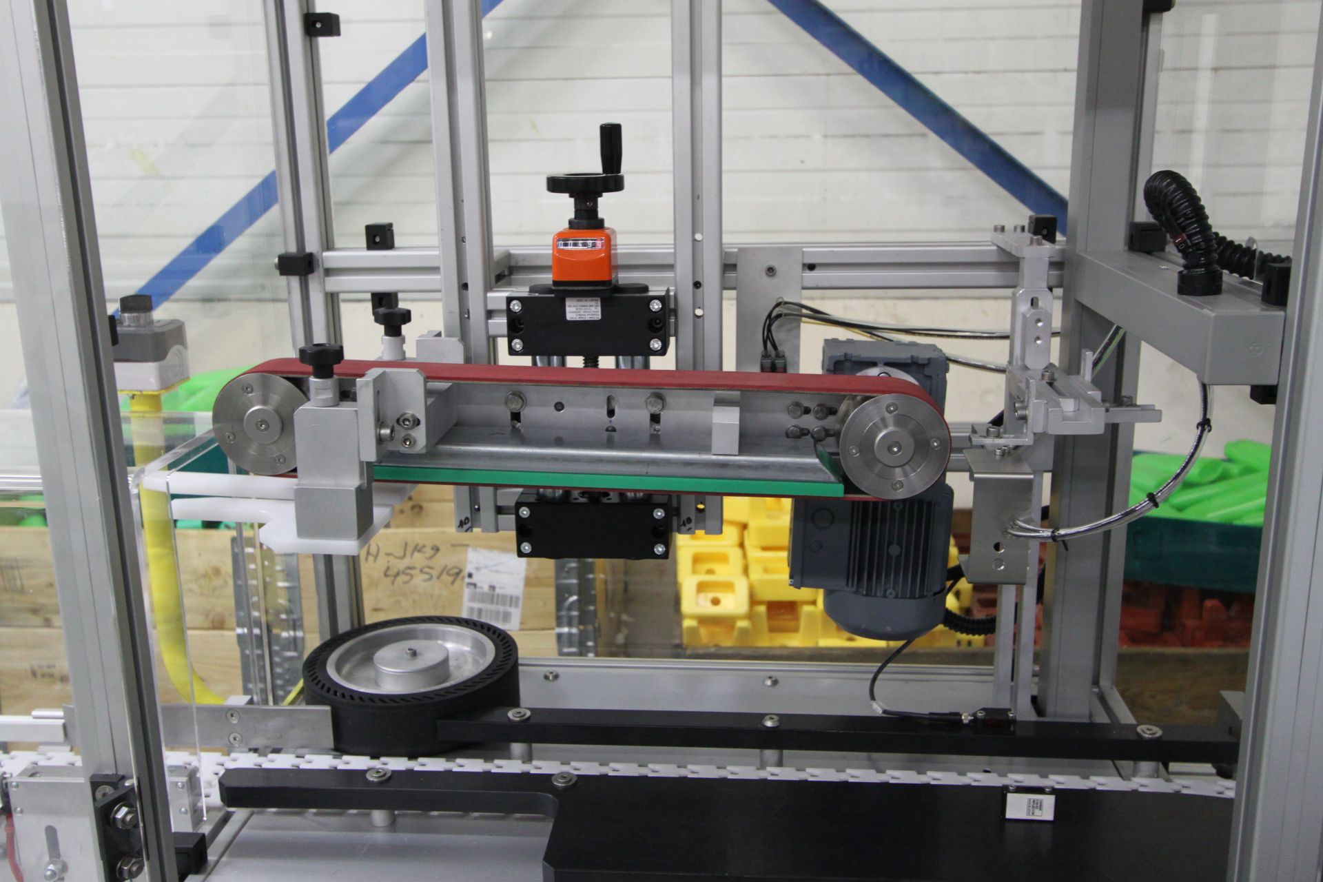 Enfonceur de capot - Machine semi-automatique pour flacons à encliqueter_2