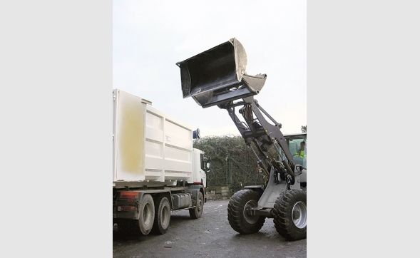 Godet à haut déversement Riman - reprise de matériaux : sable, gravier, terre, sel - 14 capacités de 442 à 806 L_2