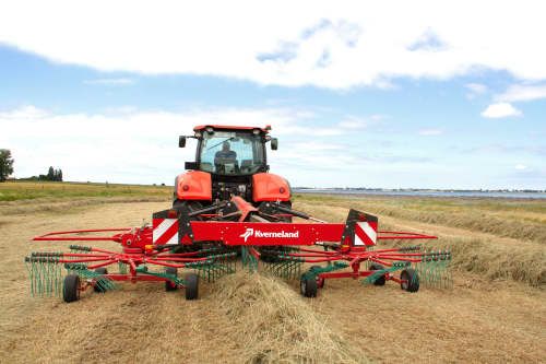 Andaineur double rotor adapté pour deux andains de 3,2 m