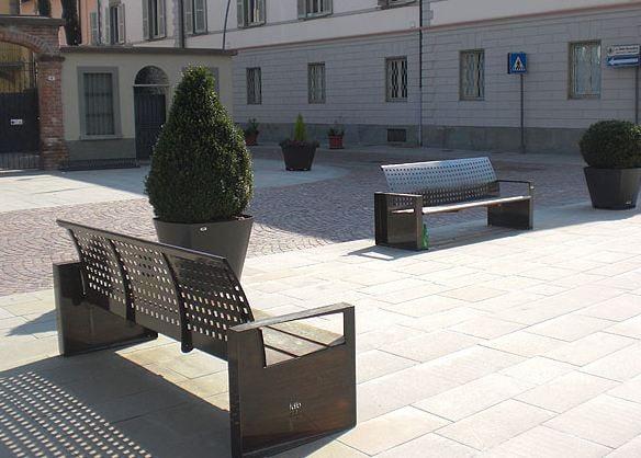 Banc ALEA en bois et tôle d'acier_2