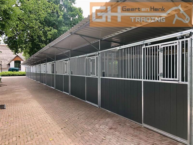 Boxes extérieur avec toit pentu - Écurie extérieure pour chevaux avec toit en appentis ou à pignon_2