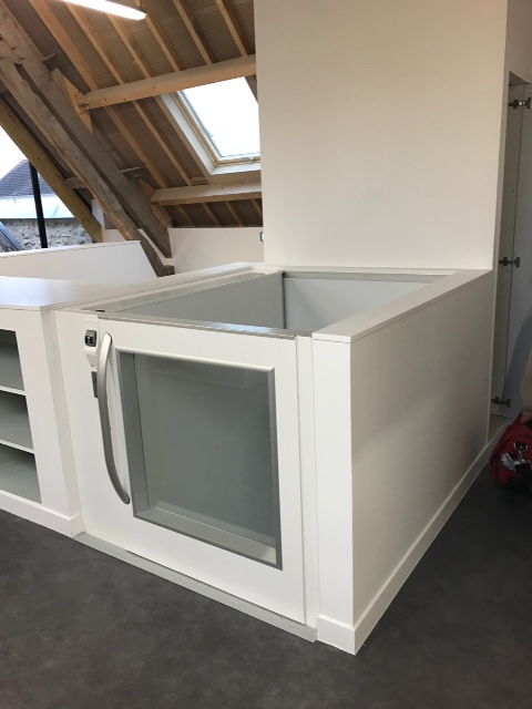 Élévateur PMR fixe Aritco - pour 2 niveaux et plus - portes automatiques et accès équerre_2