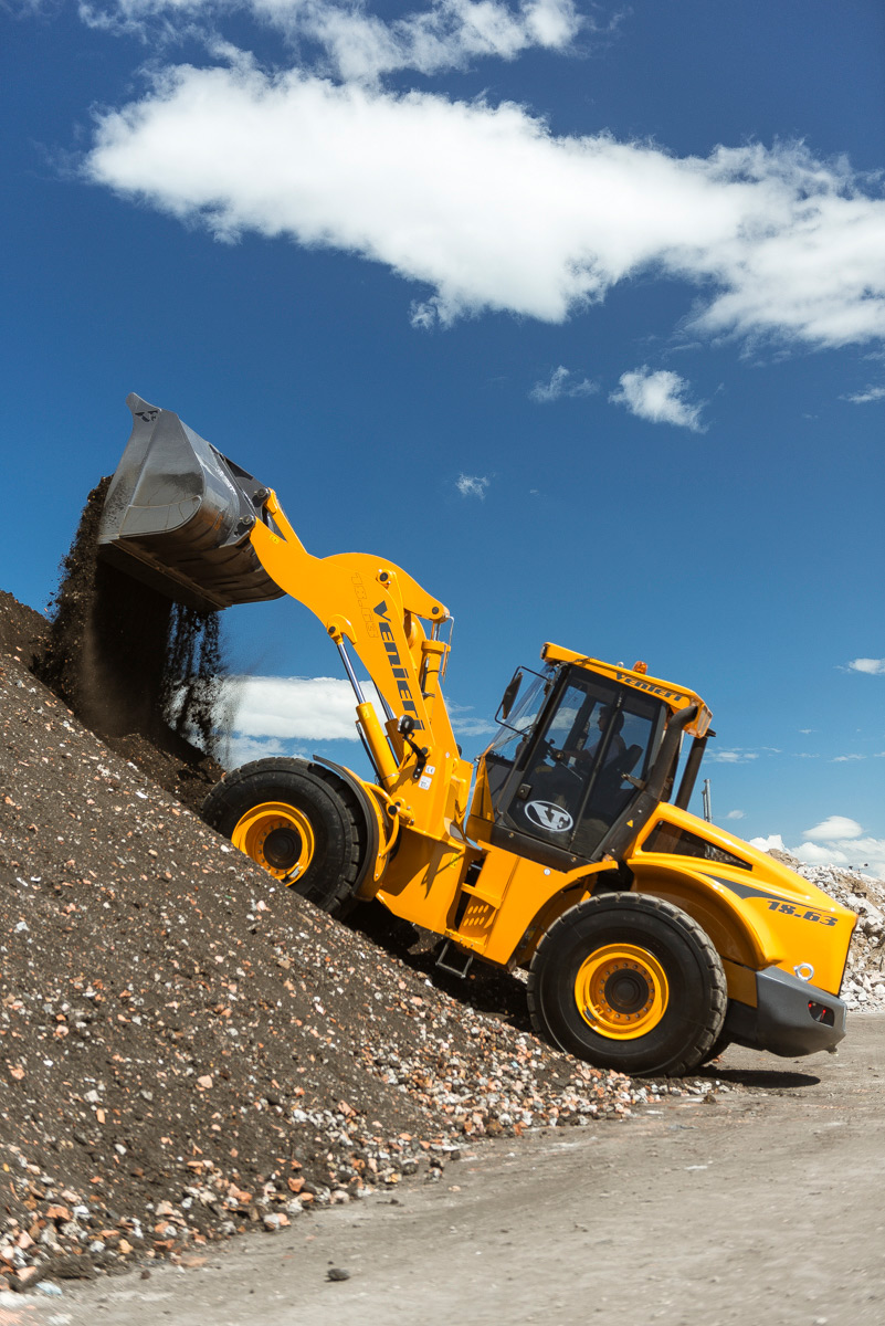 Engin de chantier Venieri 18.63B avec godet à dents boulonnées