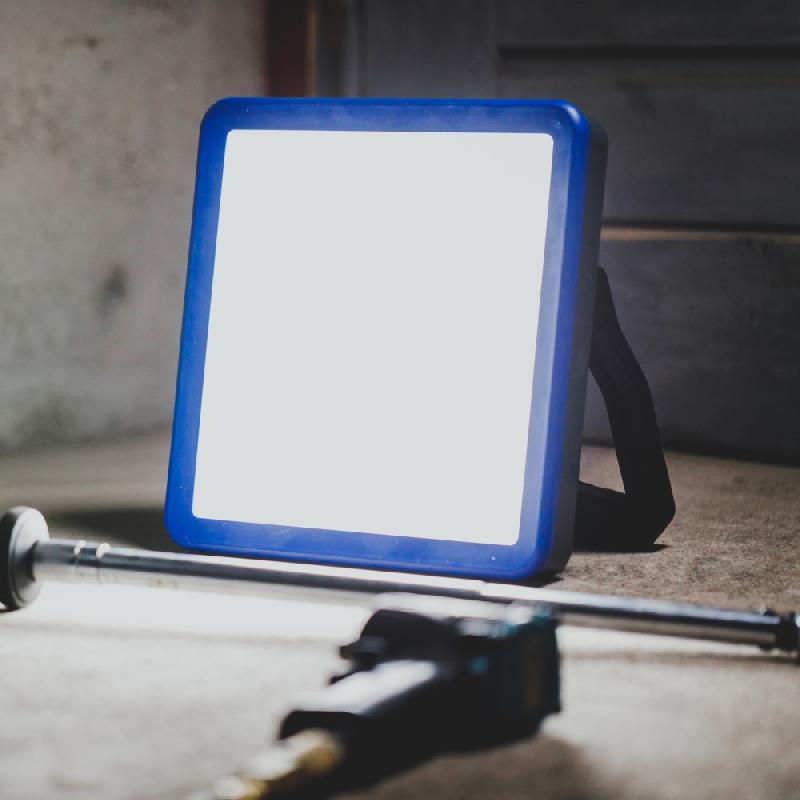 Projecteur de chantier LED hybride GLADIATOR SL - 4000lm, IP66, batterie lithium-ion, garantie 3 ans_2