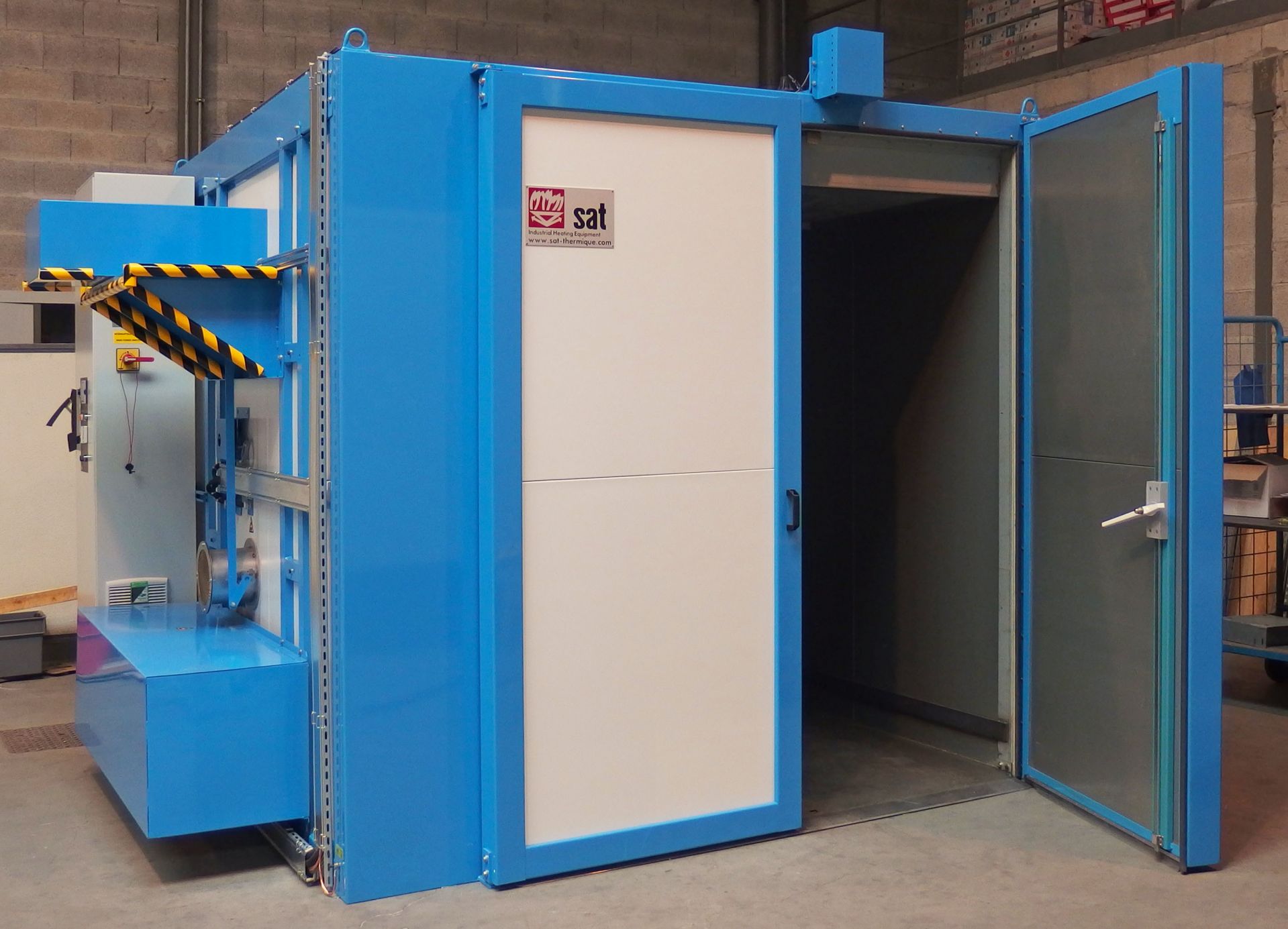 Tunnel de traitement thermique à manutention au sol - grands volumes avec turbo-convection - normes AMS 2750D, Nadcap, ATEX_2