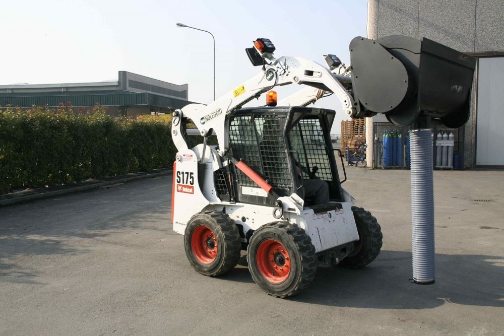 Godet malaxeur à déversement central_3