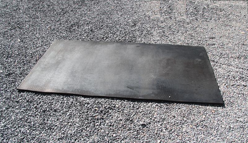 Tapis antidérapant - Patrick Remorques - en caoutchouc pour sol - dimensions 2m x 1m - épaisseur 15mm_2