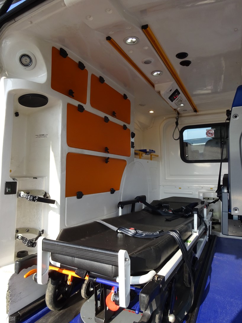 Opel Vivaro L1H1 diesel 115 CV en configuration ambulance