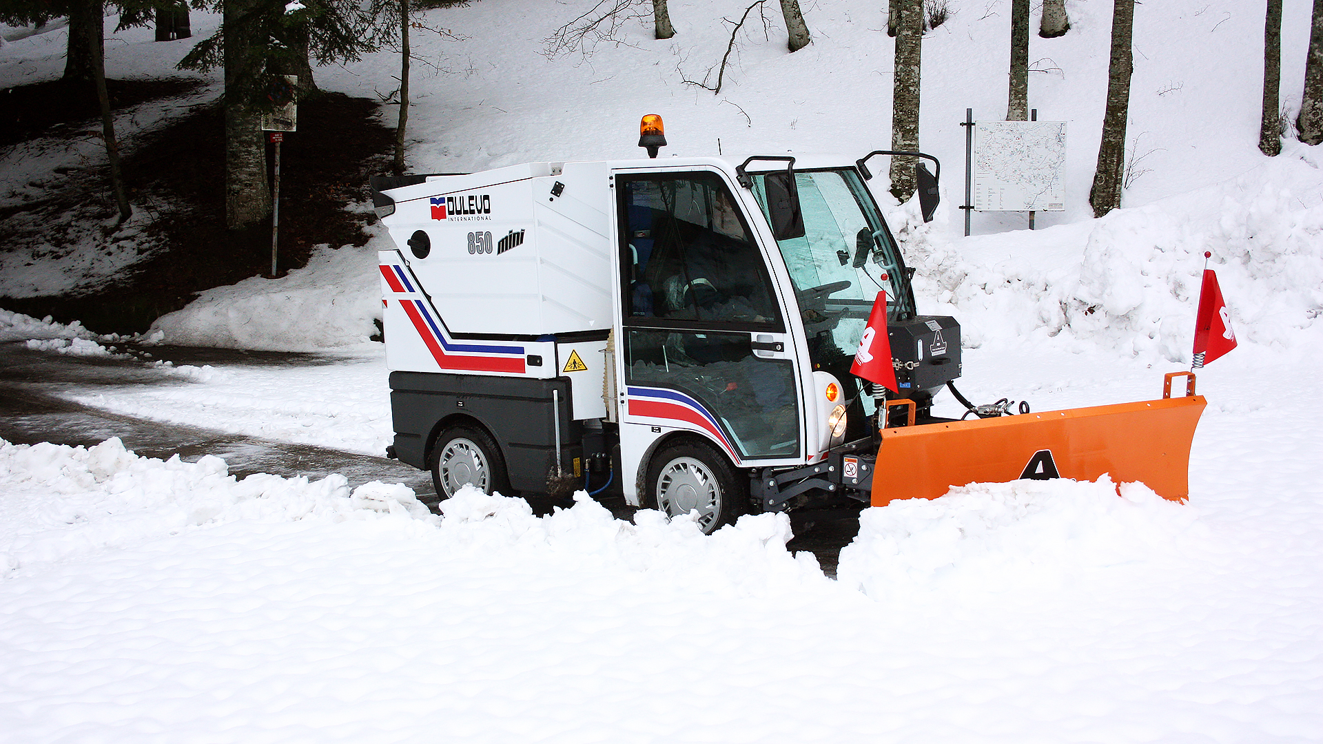 Dulevo 850 - Balayeuse de voirie aspiratrice diesel - 22000 m2/h - Piste de nettoyage 1500 à 1850 mm_2