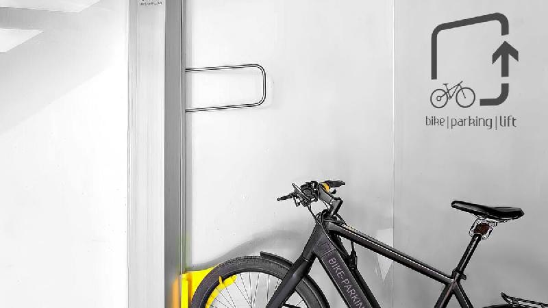 Système mécanique de stationnement vertical pour vélos avec assistance 