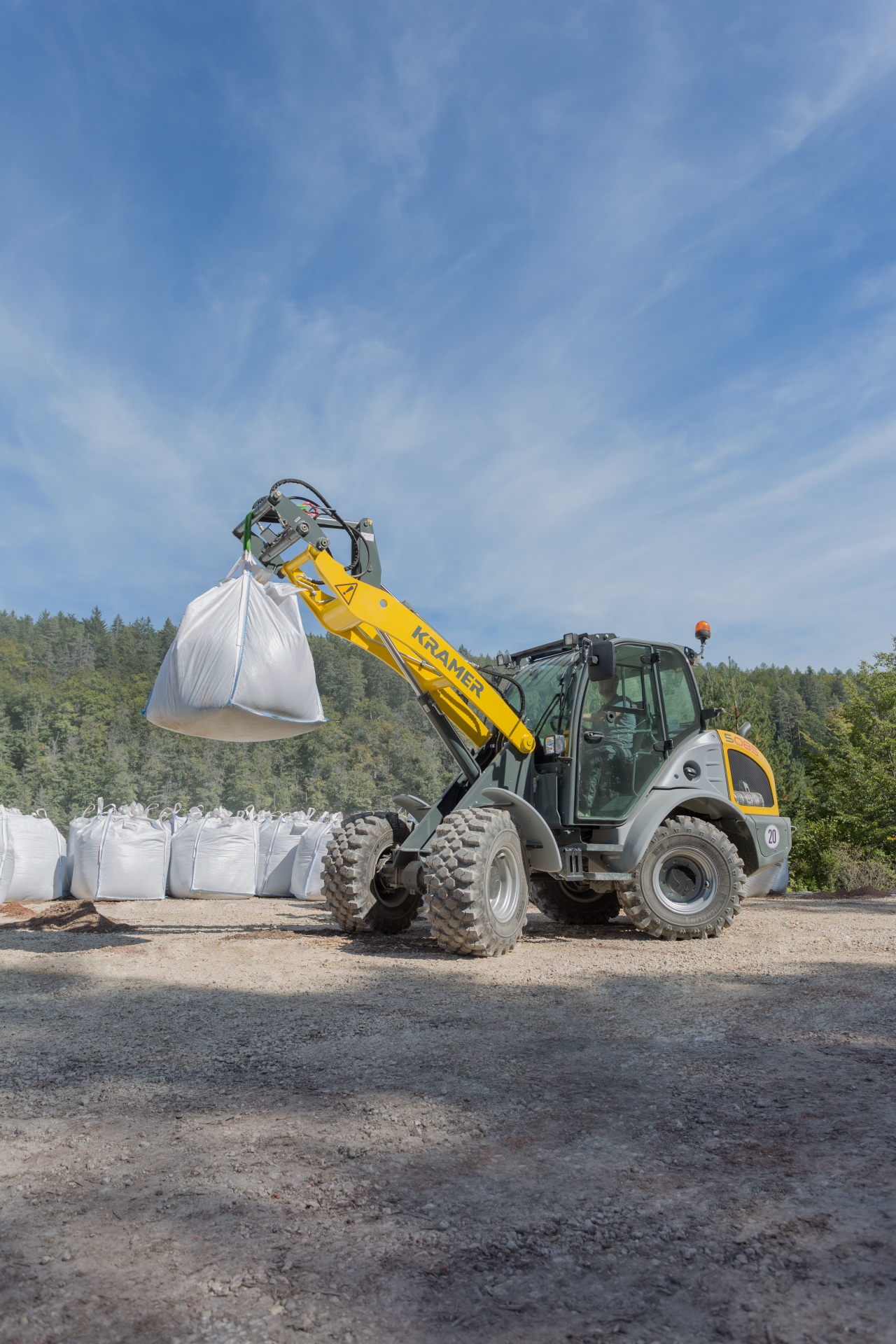 Chargeuse Kramer 5085 - machine polyvalente et ultrastable avec pneus, cabine panoramique et 4 roues motrices_2