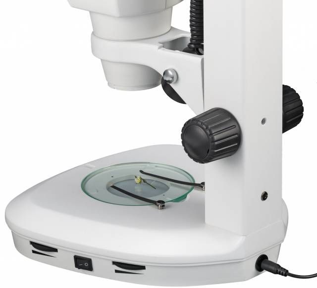 Loupe stéréo Bresser avec distance de travail de 105 mm et réglage dioptrique
