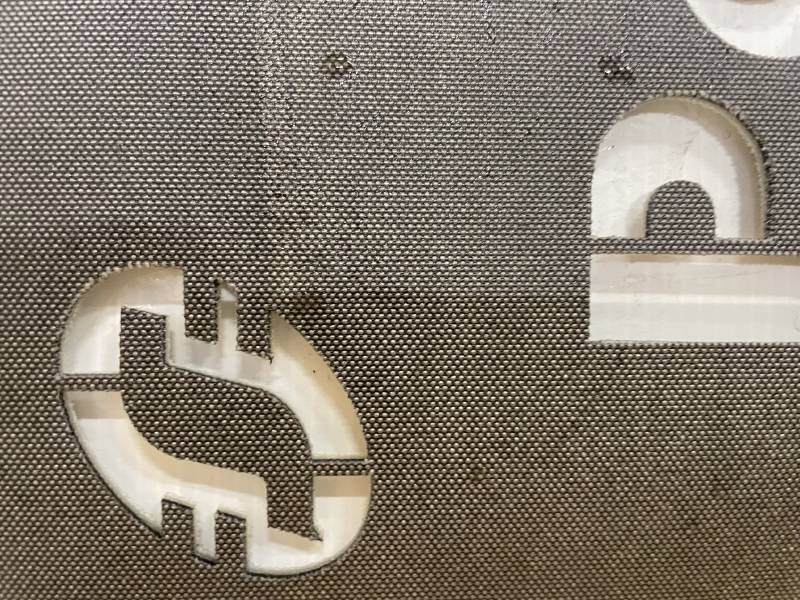 MTCP - Service de découpe au jet d'eau précis et polyvalent pour panneaux de signalisation sur mesure_2