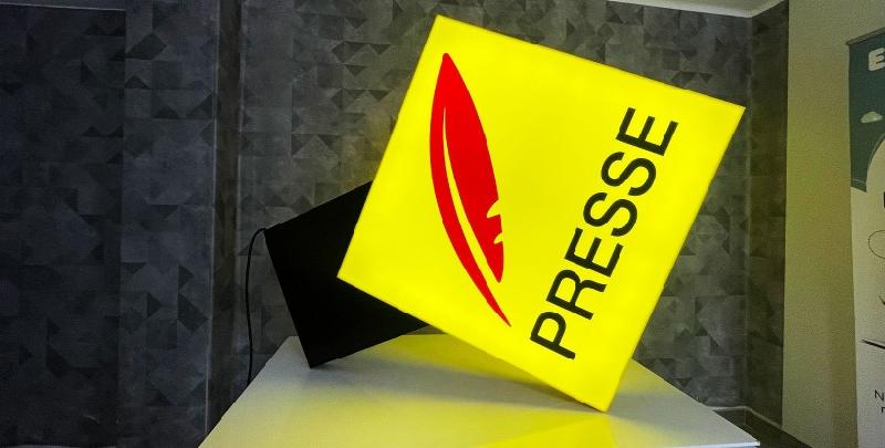 Enseigne drapeau Presse - signalisation lumineuse pour kiosque à journaux_2