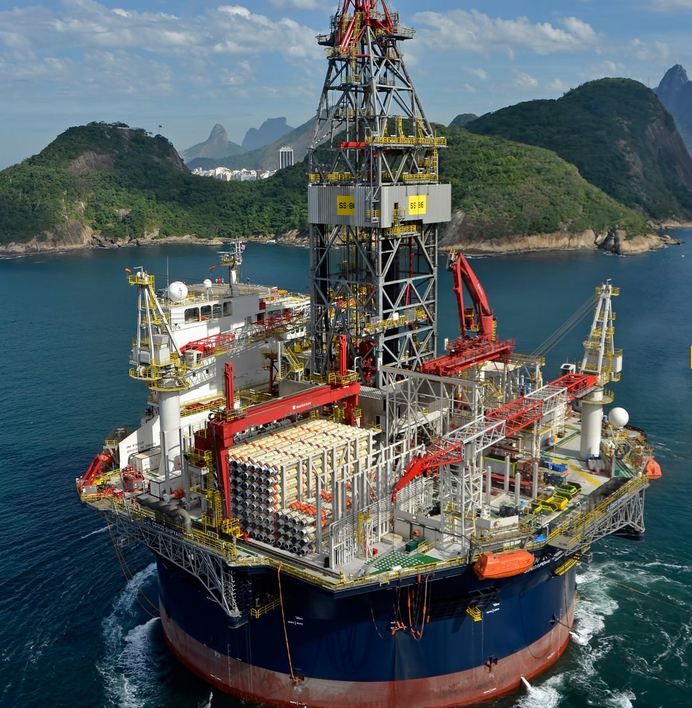 BOS 4200 - Grue portuaire offshore Liebherr - Capacité de levage max. 125t - Portée 72m_2