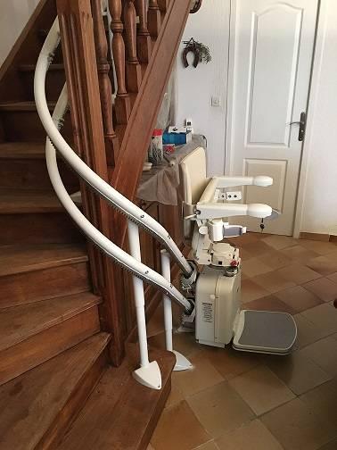 Fauteuil monte-escaliers sur mesure pour escaliers tournants - Installation rapide à Toulon - Handicare_2