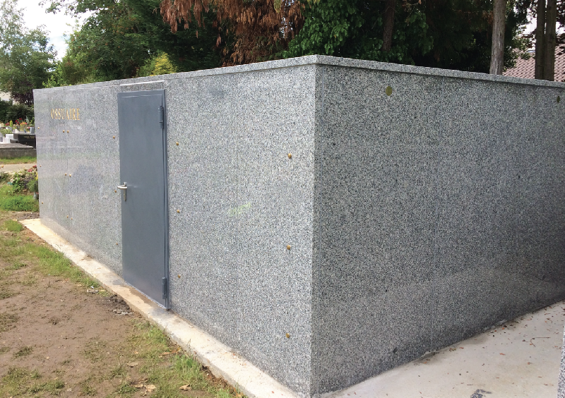 Ossuaires hors-sol en granit massif - solution durable et harmonieuse pour espaces funéraires_2