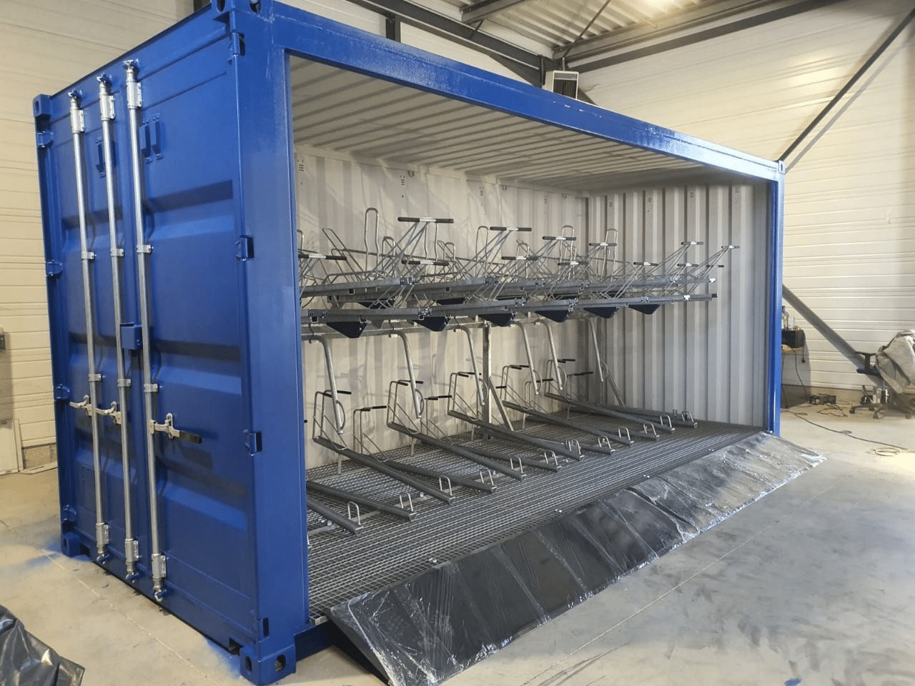 Abris vélos ouvert fabriqué à partir de containers maritimes - ESCALE_2