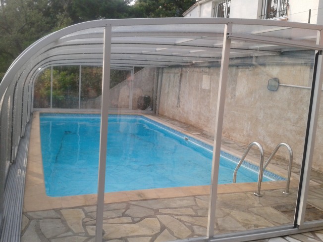 Abri piscine adossé fixe motorisé - structure en aluminium et panneaux en polycarbonate traité UV_2