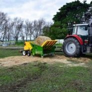 XR1500 - Dérouleuse sans chaîne pour balles rondes et carrées - Hustler Equipment - Charge maxi 1,5 t - Stationnaire et efficace_2