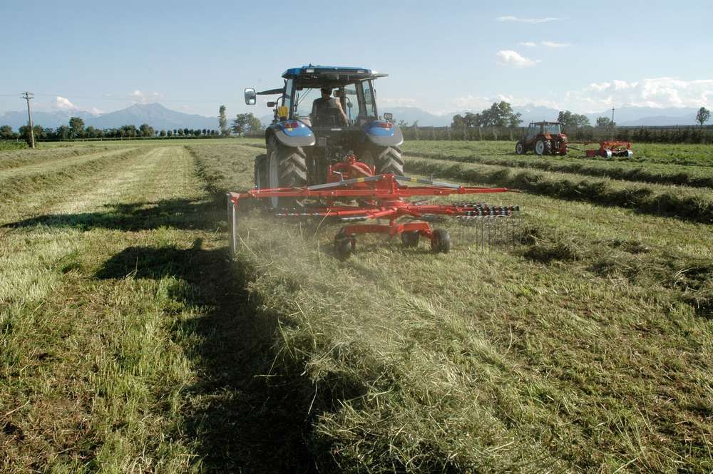 Équipement de récolte de paille performant et maniable